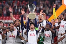 UEFA lên tiếng về vụ thiếu huy chương của Son Heung Min