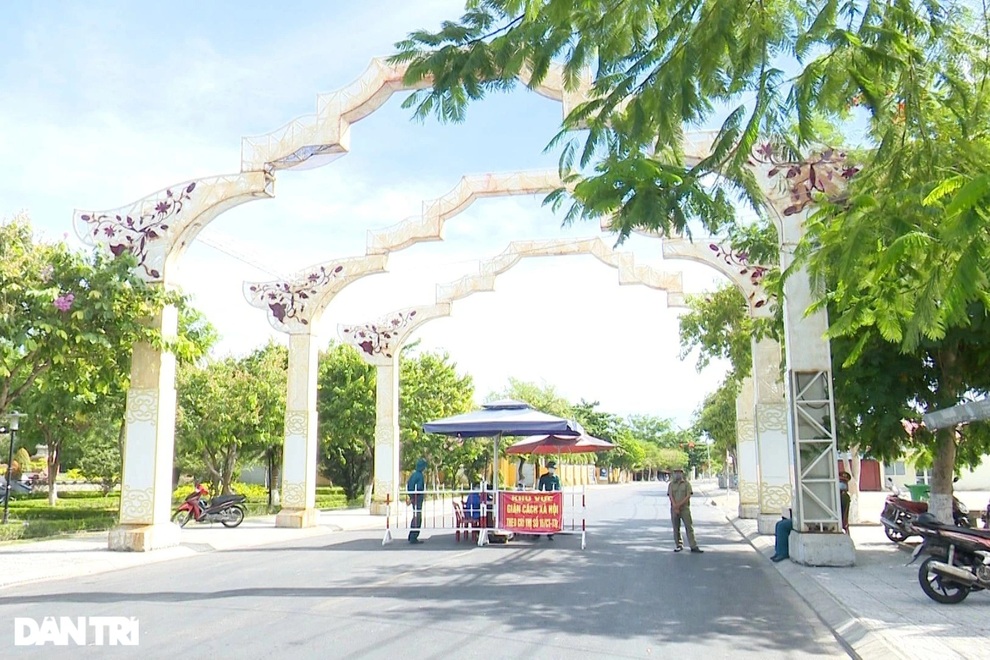 Phố cổ Hội An cửa đóng then cài trong ngày đầu giãn cách xã hội - 3 Phố cổ Hội An cửa đóng then cài trong ngày đầu giãn cách xã hội - 3