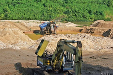 Tan nát thượng nguồn sông vì “chảy máu” vàng