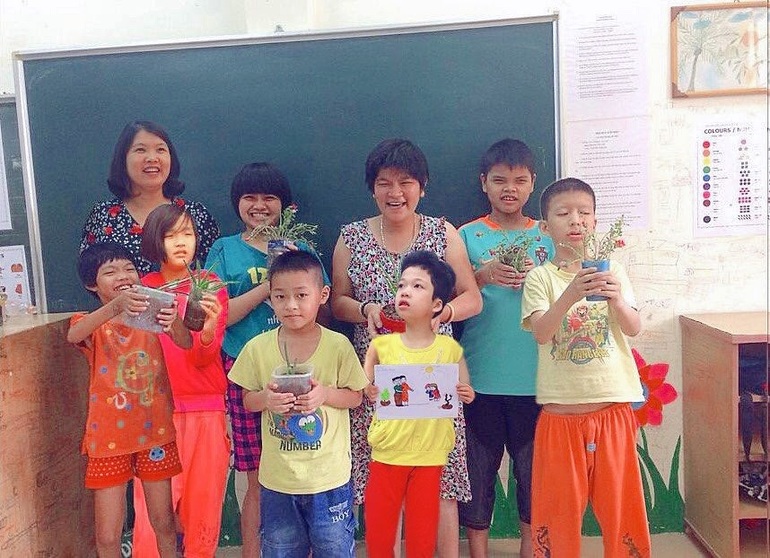 Ác mộng da cam và men say yêu thương ở làng trẻ em nhiễm chất độc dioxin - 7 Ác mộng da cam và men say yêu thương ở làng trẻ em nhiễm chất độc dioxin - 7