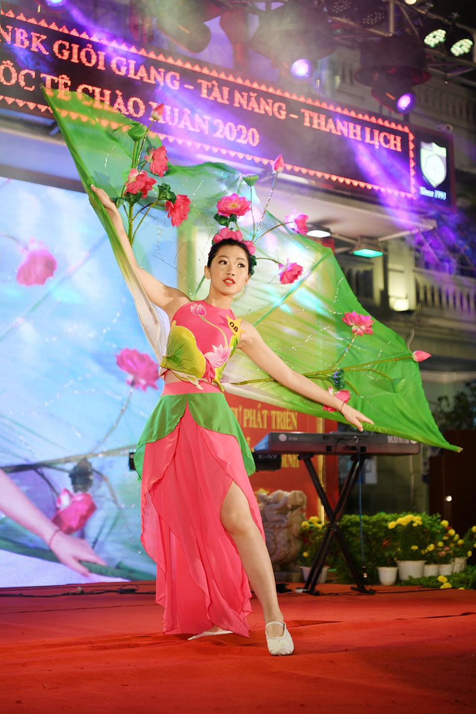 Lộ diện Nam vương và Hoa khôi học sinh trường THPT Nguyễn Bỉnh Khiêm - 4 Lộ diện Nam vương và Hoa khôi học sinh trường THPT Nguyễn Bỉnh Khiêm - 4