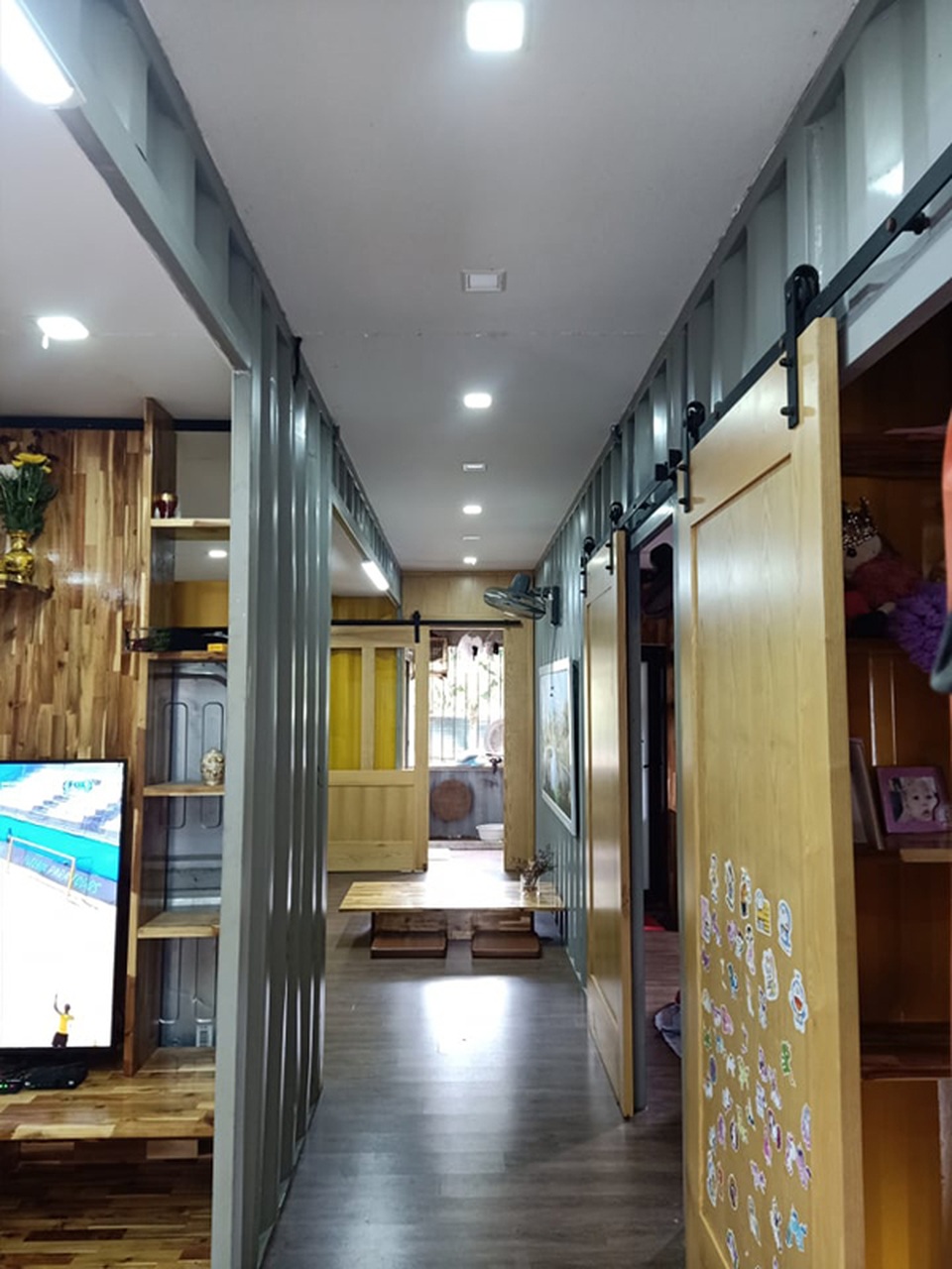Độc đáo ngôi nhà làm bằng container giữa trung tâm phố thị  - 5