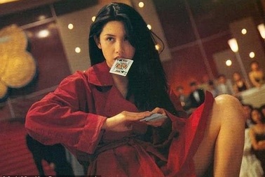 Nữ diễn viên “Thần Bài trở lại” được ngưỡng mộ vì trẻ đẹp ở tuổi 51