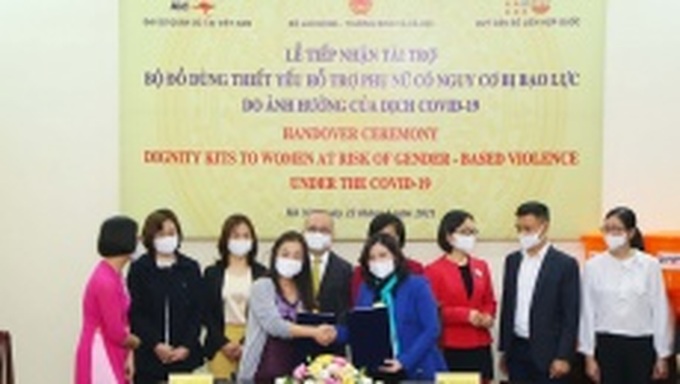 UNFPA: Trao 2.750 bộ đồ dùng thiết yếu hỗ trợ phụ nữ bị bạo lực do ảnh hưởng Covid - 19