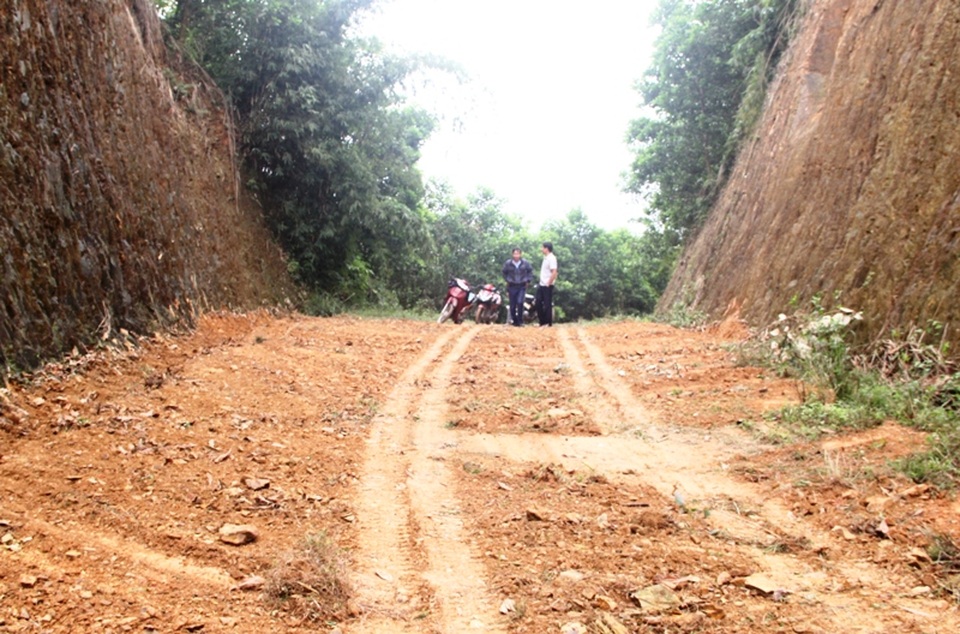 Người đàn ông gia cảnh khó khăn hiến hơn 7.000 m2 đất mở đường - 1 Người đàn ông gia cảnh khó khăn hiến hơn 7.000 m2 đất mở đường - 1