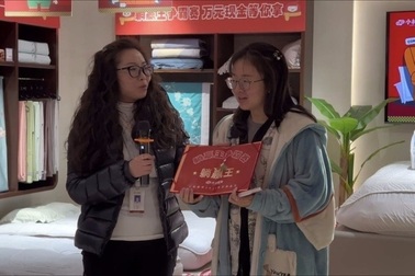 Người phụ nữ nhận ngay 35 triệu đồng sau 8 giờ không dùng điện thoại