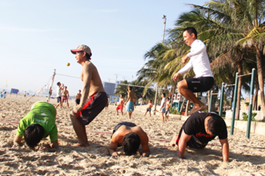 Lớp học luyện thể lực miễn phí trên biển