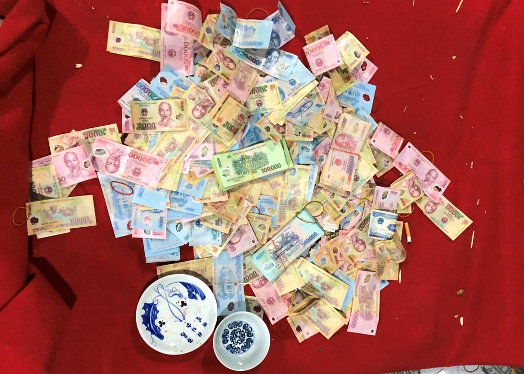 Hải Phòng bắt tại trận 51 con bạc ngày mùng 3 Tết - 1 Hải Phòng bắt tại trận 51 con bạc ngày mùng 3 Tết - 1