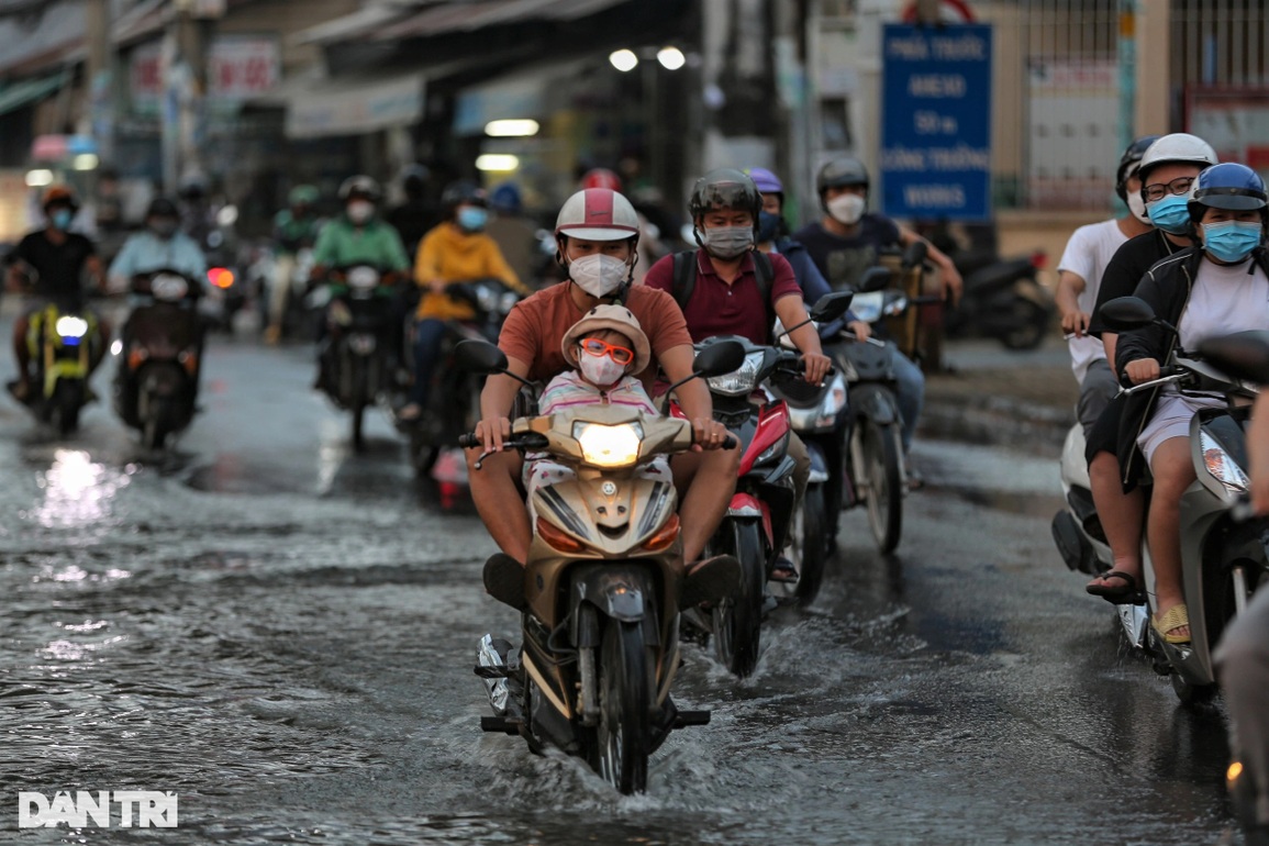Chủ tịch TPHCM: Tập trung giải quyết nạn kẹt xe, ngập nước sau dịch - 3 Chủ tịch TPHCM: Tập trung giải quyết nạn kẹt xe, ngập nước sau dịch - 3