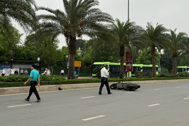 Đôi nam nữ đi xe máy nghi tự ngã thương vong trong khu đô thị ở Hà Nội