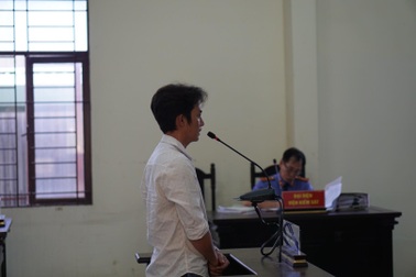 Tài xế tông gãy thanh chắn trạm thu phí BOT bị phạt 18 tháng tù giam