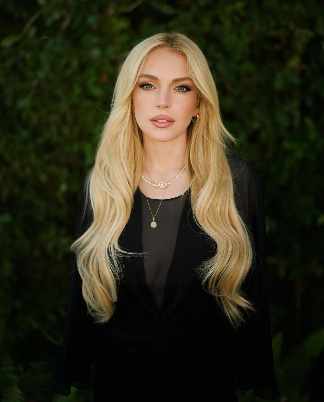 Cô gái lắm chiêu Lindsay Lohan đẹp rực rỡ ở tuổi 38, hào quang trở lại - 5