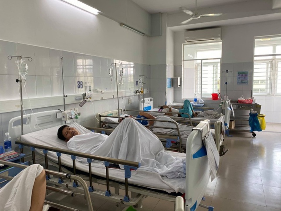Bán thực phẩm gây ngộ độc cho 230 người: Phạt 180 triệu đồng - 1 Bán thực phẩm gây ngộ độc cho 230 người: Phạt 180 triệu đồng - 1