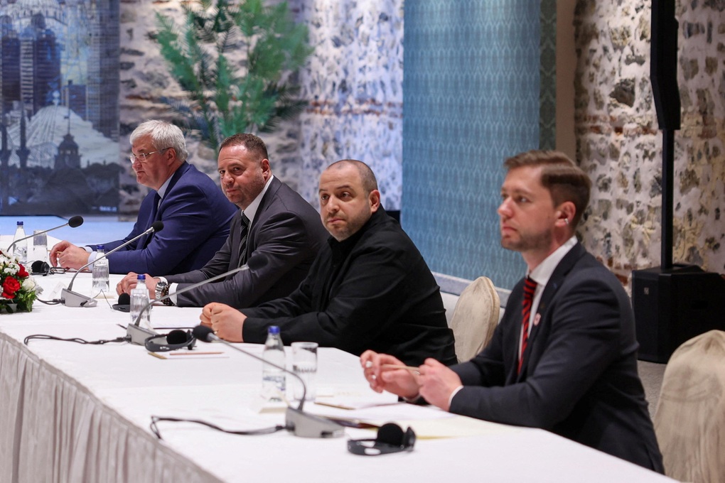 Ukraine sẵn sàng ngừng bắn vô điều kiện - 1 Ukraine sẵn sàng ngừng bắn vô điều kiện - 1