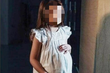 Bé gái 13 tuổi ở Bắc Giang mang thai, tự sinh con trong nhà tắm