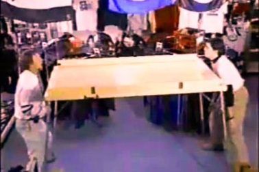 Chơi bóng bàn bằng miệng