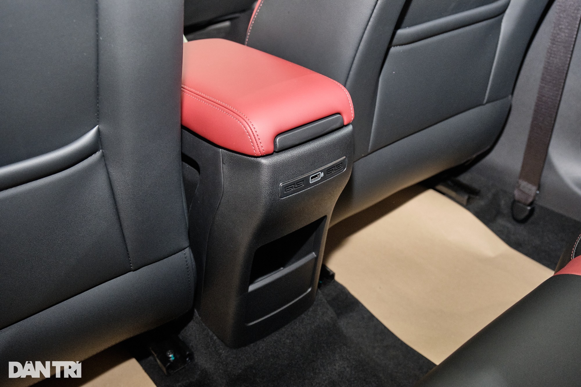 View - Tầm giá 650 triệu đồng, chọn Geely Coolray bản "full" hay Xforce bản thiếu? | Báo Dân trí