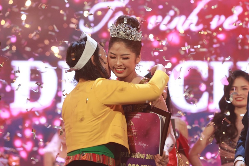 Nguyễn Hàm Hương đăng quang Người đẹp xứ Mường 2019 - 5 Nguyễn Hàm Hương đăng quang Người đẹp xứ Mường 2019 - 5
