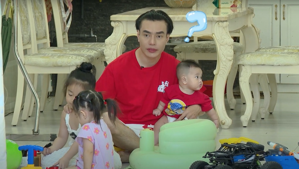 Vắng bà xã Quỳnh Quỳnh, Lê Dương Bảo Lâm một mình chăm 3 con - 3 Vắng bà xã Quỳnh Quỳnh, Lê Dương Bảo Lâm một mình chăm 3 con - 3