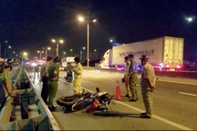 Đôi nam nữ tử nạn trên đường về quê nghỉ lễ