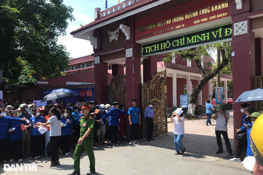 Nghệ An: Đề văn vào lớp 10 khó nhất câu đọc hiểu, thí sinh tự tin điểm cao - 1 Nghệ An: Đề văn vào lớp 10 khó nhất câu đọc hiểu, thí sinh tự tin điểm cao - 1