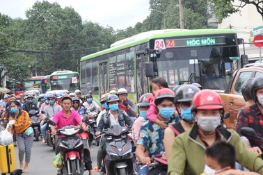 Ô nhiễm không khí gia tăng, TPHCM quyết kiểm soát khí thải xe 2 bánh