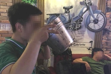 Bị đuổi khỏi bàn tiệc vì cản bạn trai nhậu, cô gái tính hủy hôn