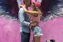 Ngắm những “nửa kia” nóng bỏng của các cầu thủ Everton