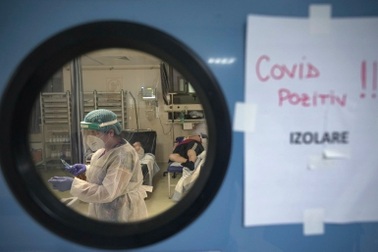 Nhà xác quá tải thi thể nạn nhân Covid-19 ở tâm dịch châu Âu