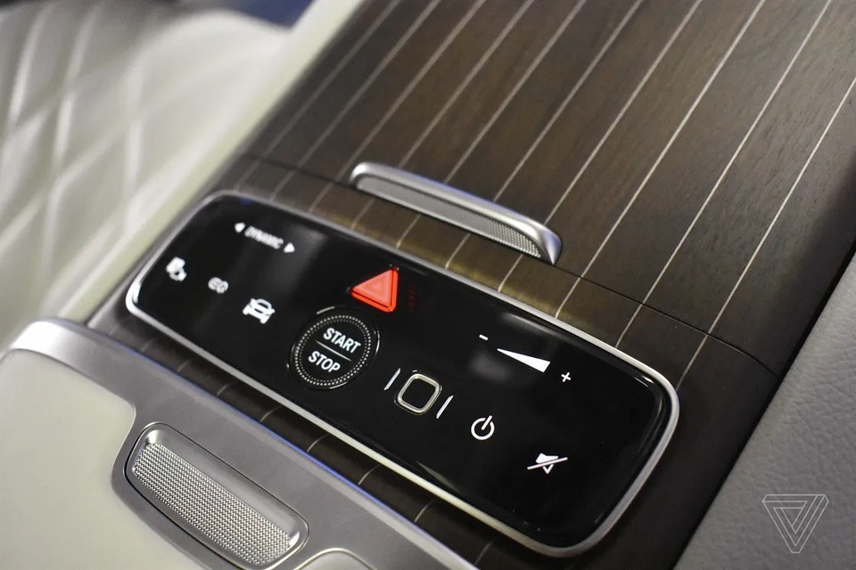 Xe chạy điện hạng sang Mercedes-Benz EQS trình làng với thiết kế ấn tượng - 7 Xe chạy điện hạng sang Mercedes-Benz EQS trình làng với thiết kế ấn tượng - 7