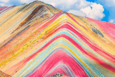 Sững sờ trước vẻ đẹp của núi cầu vồng