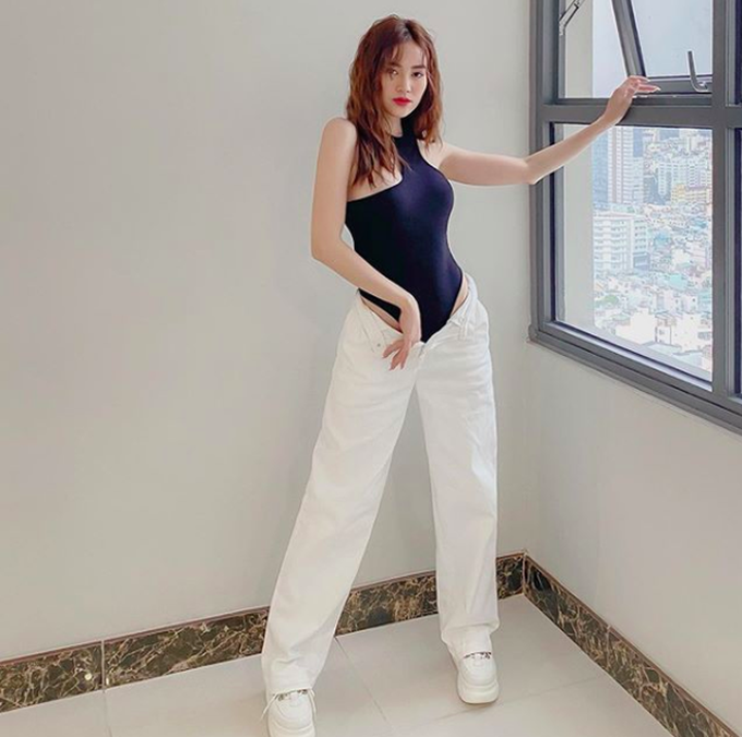 Sau bao lần lộ hint, Ninh Dương Lan Ngọc giờ diện cả pyjama thoải mái quay clip nhún nhẩy ở chung cư nhà Chi Dân? - Ảnh 5. Sau bao lần lộ hint, Ninh Dương Lan Ngọc giờ diện cả pyjama thoải mái quay clip nhún nhẩy ở chung cư nhà Chi Dân? - Ảnh 5.