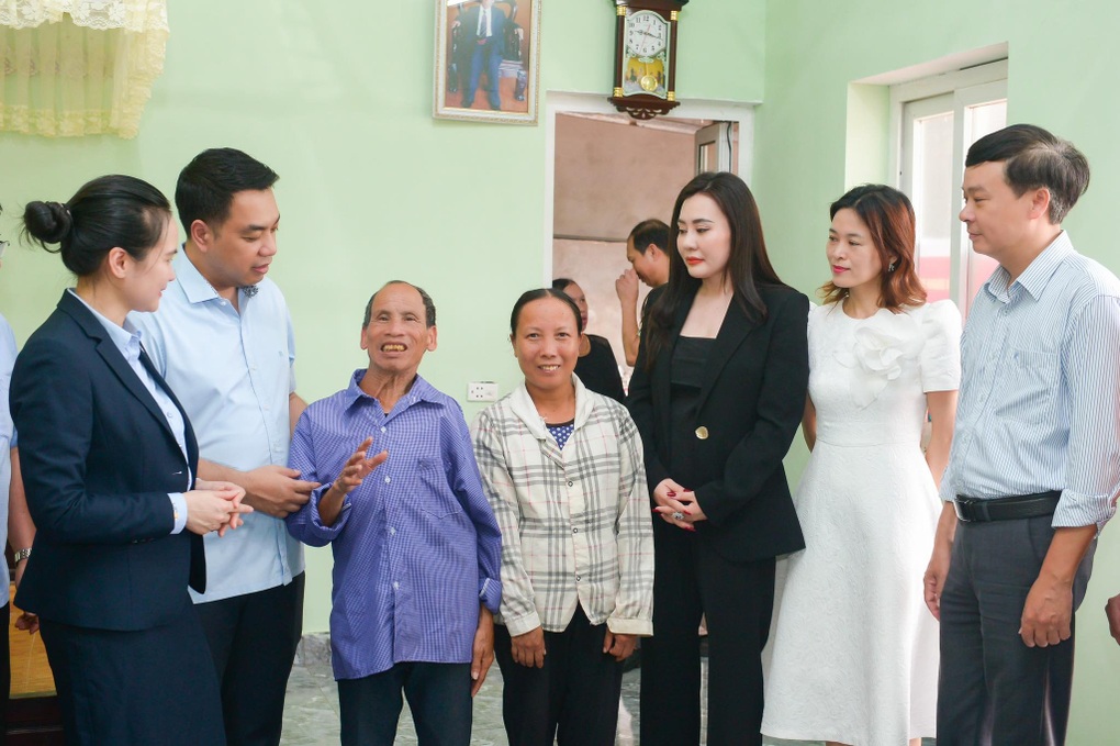 Hoa hậu Phan Kim Oanh dành trọn cát-xê để xây nhà từ thiện - 2 Hoa hậu Phan Kim Oanh dành trọn cát-xê để xây nhà từ thiện - 2