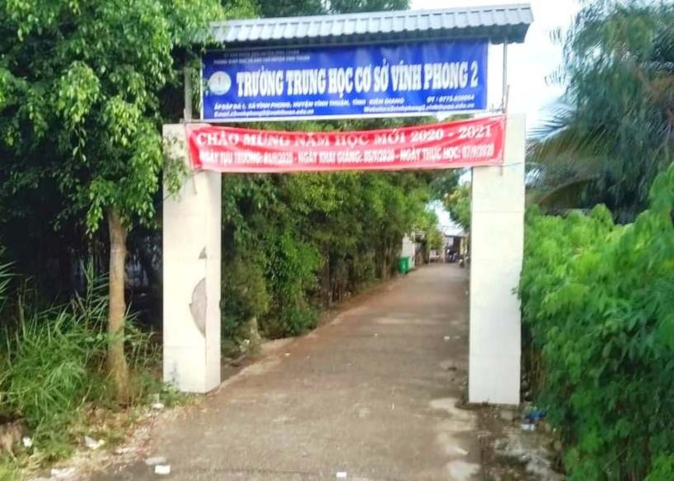 Bắt thầy giáo nghi xâm hại nữ sinh lớp 10 - 1 Bắt thầy giáo nghi xâm hại nữ sinh lớp 10 - 1