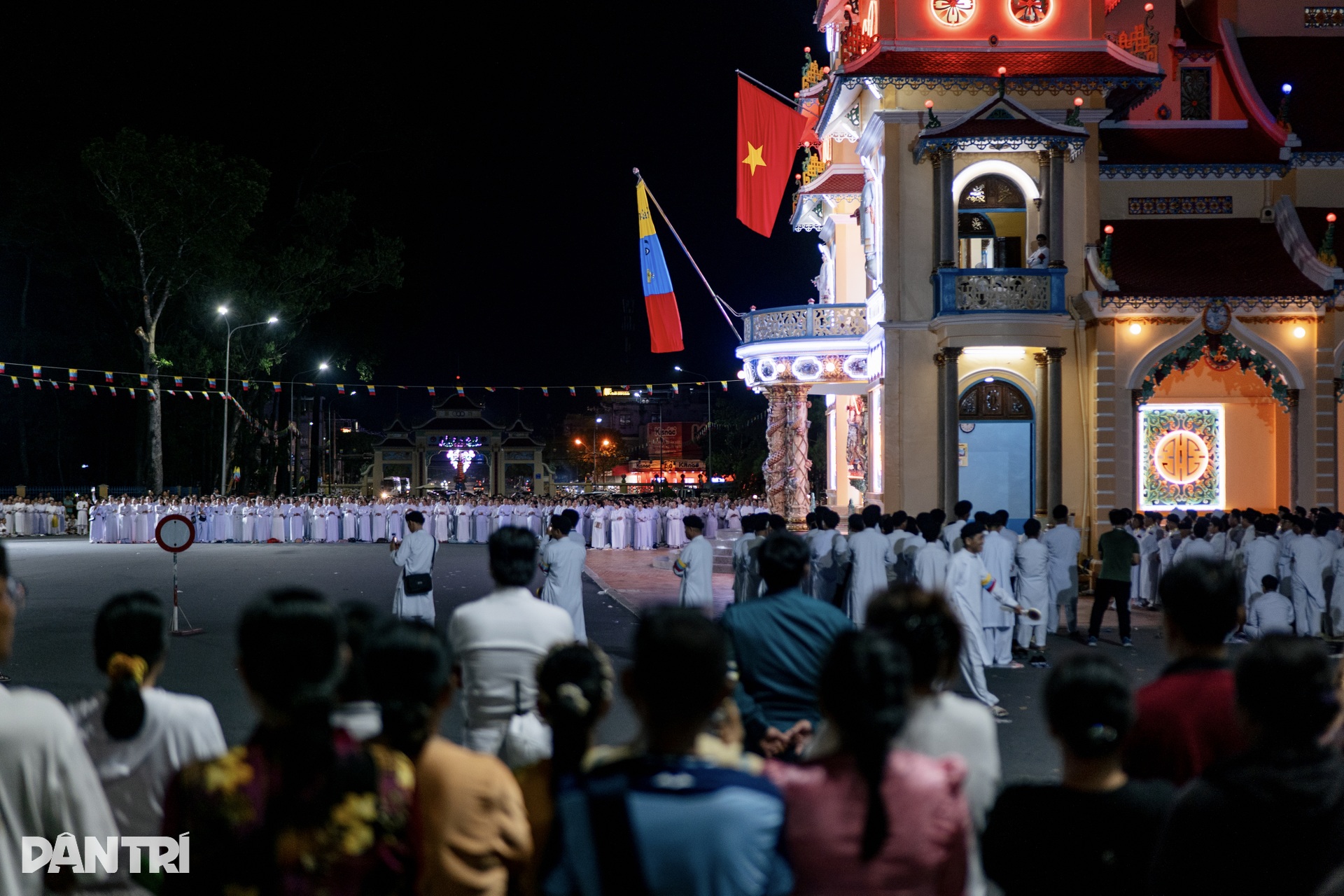 Biển người về Tòa Thánh Tây Ninh dự đại lễ 100 năm Hội yến Diêu Trì Cung - 2