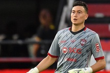 Văn Lâm mắc sai lầm sơ đẳng, Muangthong United rơi điểm đáng tiếc