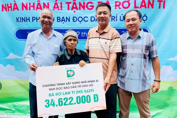 Cụ bà 97 tuổi sống trong căn bếp rách nát vui vì sắp có nhà mới