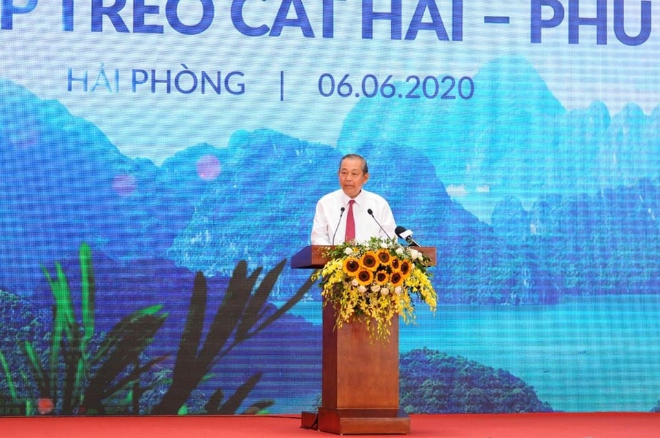 Phó Thủ tướng cắt băng khai trương tuyến cáp vượt biển - 4 Phó Thủ tướng cắt băng khai trương tuyến cáp vượt biển - 4
