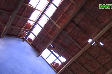 Phú Yên: Lốc xoáy làm 80 ngôi nhà tốc mái, hàng chục ngàn hộ dân mất điện