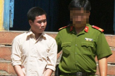 Truy sát vợ trẻ bằng dao vì ghen tuông