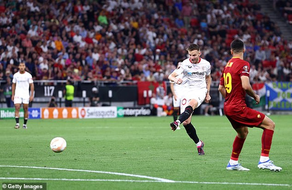 Thắng AS Roma trên loạt luân lưu, Sevilla lần thứ 7 vô địch Europa League - 4 Thắng AS Roma trên loạt luân lưu, Sevilla lần thứ 7 vô địch Europa League - 4