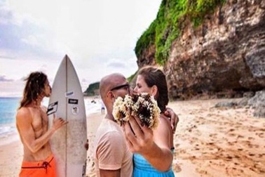 Quá “ức chế” về những luật lệ nơi mình ở, 2 vợ chồng này đã làm một việc không ai dám làm