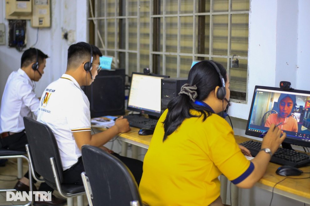Tìm việc mùa Covid-19: Cô gái trẻ rao lương 30 triệu đồng... mới đi làm - 2 Tìm việc mùa Covid-19: Cô gái trẻ rao lương 30 triệu đồng... mới đi làm - 2