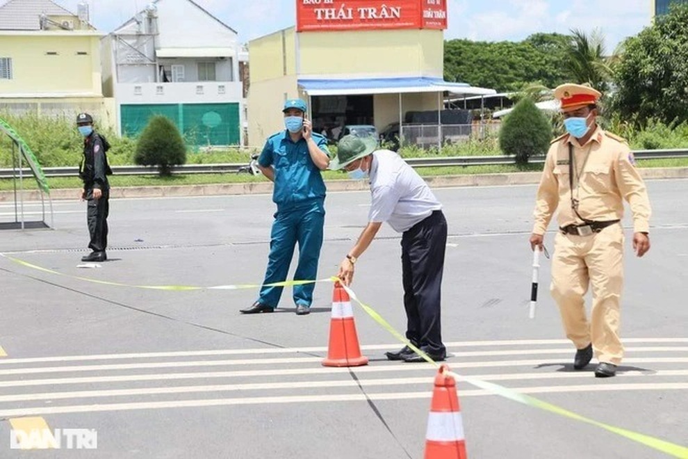 Miền Tây nới lỏng giãn cách xã hội nhưng vẫn siết chặt đi lại liên tỉnh - 1 Miền Tây nới lỏng giãn cách xã hội nhưng vẫn siết chặt đi lại liên tỉnh - 1
