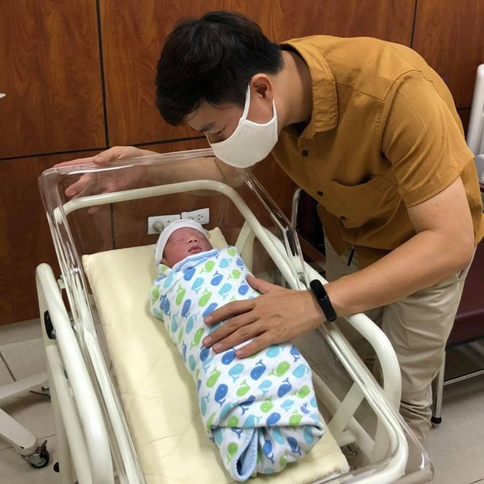 MC Lê Anh cố gắng dẫn chương trình trực tiếp khi nhận tin con trai cấp cứu - 1 MC Lê Anh cố gắng dẫn chương trình trực tiếp khi nhận tin con trai cấp cứu - 1