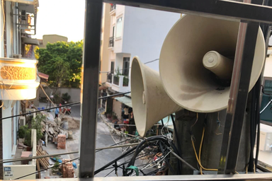 Bi hài loa phường: Mở nhạc vui giữa đám ma, bị phá dây cho "tắt tiếng"
