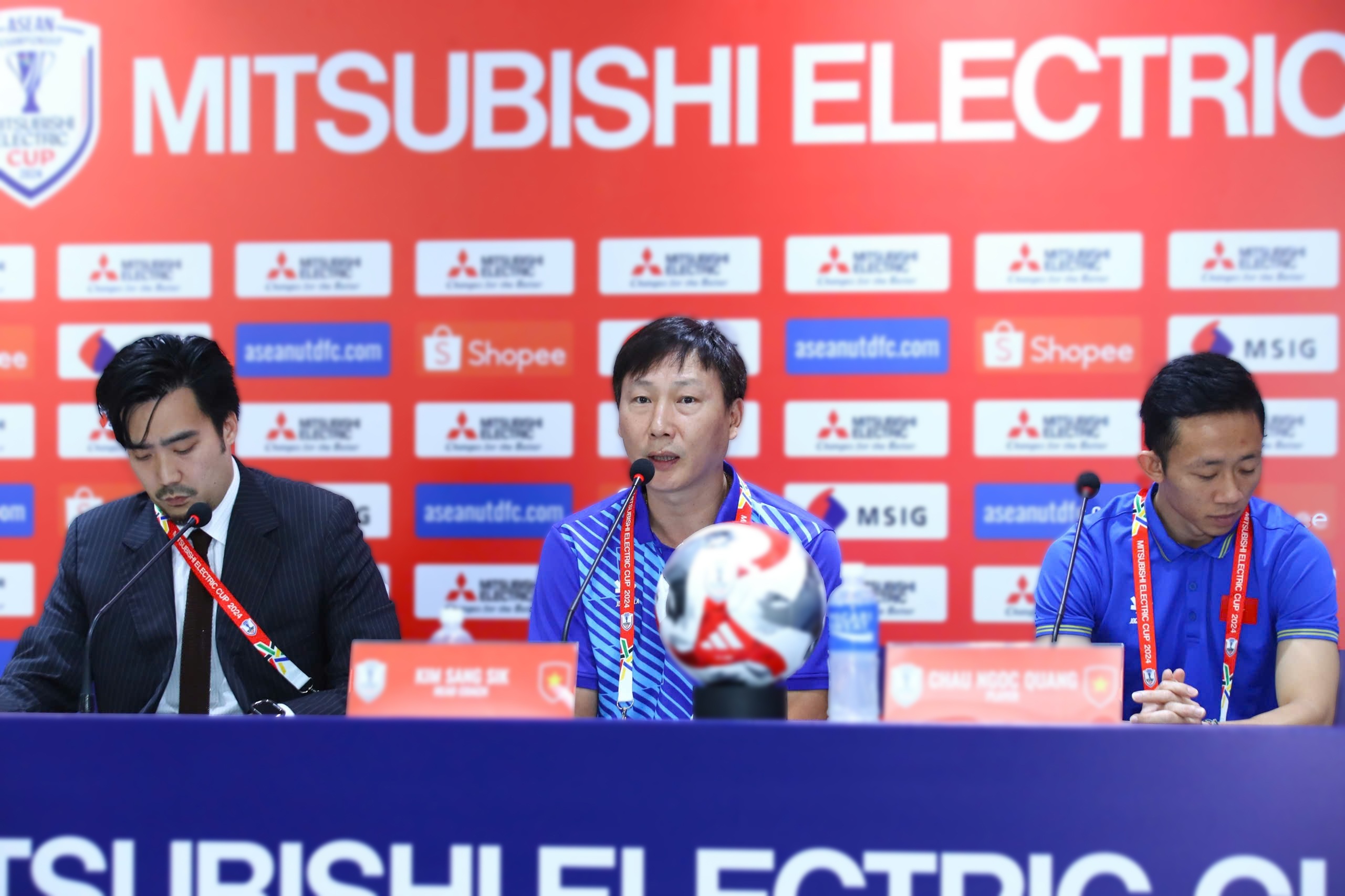 Pelatih Kim Sang Sik: Vietnam akan mengalahkan Thailand dan memenangkan Piala AFF - 2 HLV Kim Sang Sik: Việt Nam sẽ đánh bại Thái Lan và vô địch AFF Cup - 2