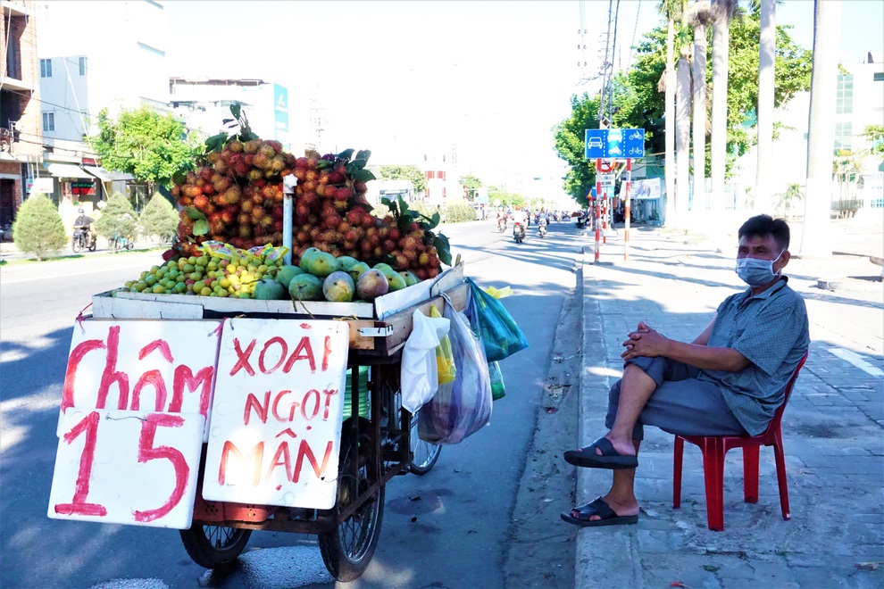 Tiểu thương than trái cây đầu vào đội giá do ảnh hưởng dịch Covid-19 - 7 Tiểu thương than trái cây đầu vào đội giá do ảnh hưởng dịch Covid-19 - 7
