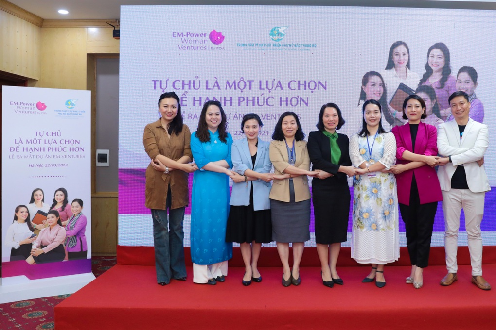 Hỗ trợ phụ nữ Việt làm chủ cuộc sống, tự tin hòa nhập cộng đồng - 1 Hỗ trợ phụ nữ Việt làm chủ cuộc sống, tự tin hòa nhập cộng đồng - 1