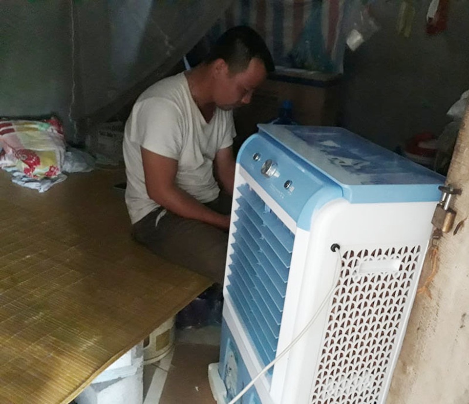 Xe hoa quả nặng trĩu nỗi niềm của tiểu thương chợ Long Biên - 2